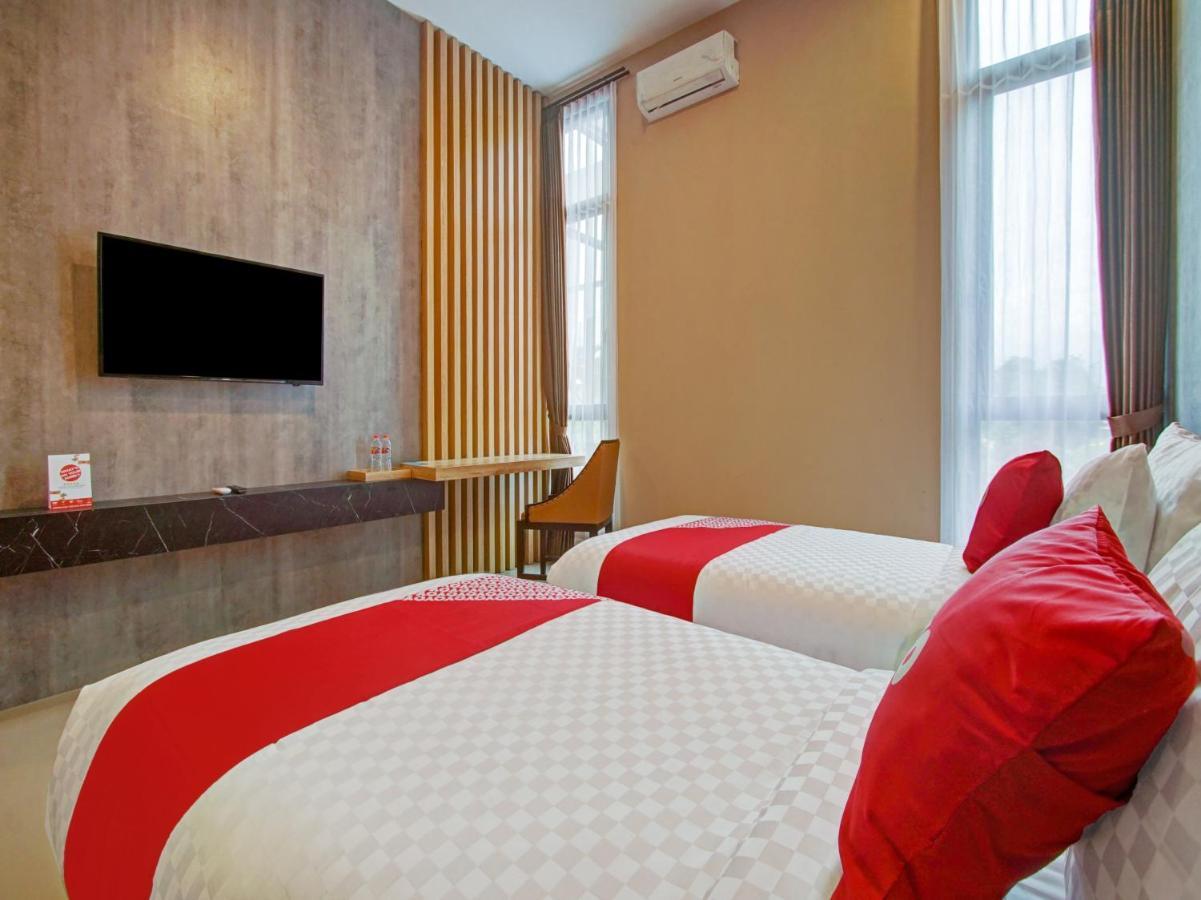 Capital O 90070 Giri Palma Hotel & Villas Malang Exterior photo