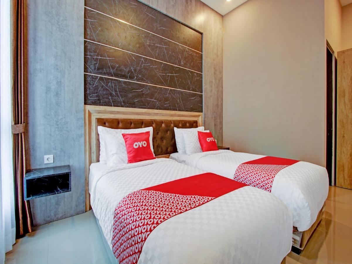 Capital O 90070 Giri Palma Hotel & Villas Malang Exterior photo