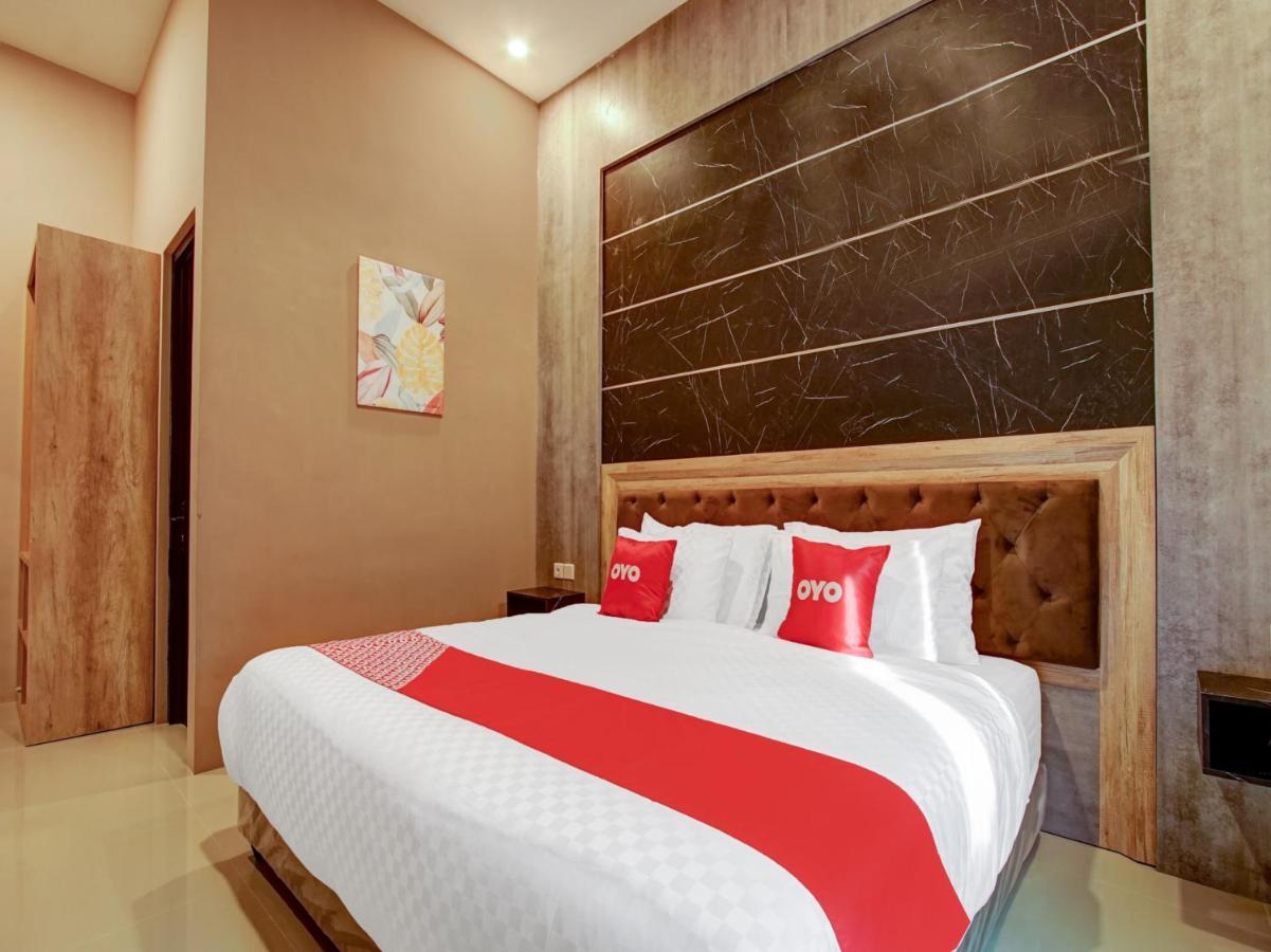 Capital O 90070 Giri Palma Hotel & Villas Malang Exterior photo