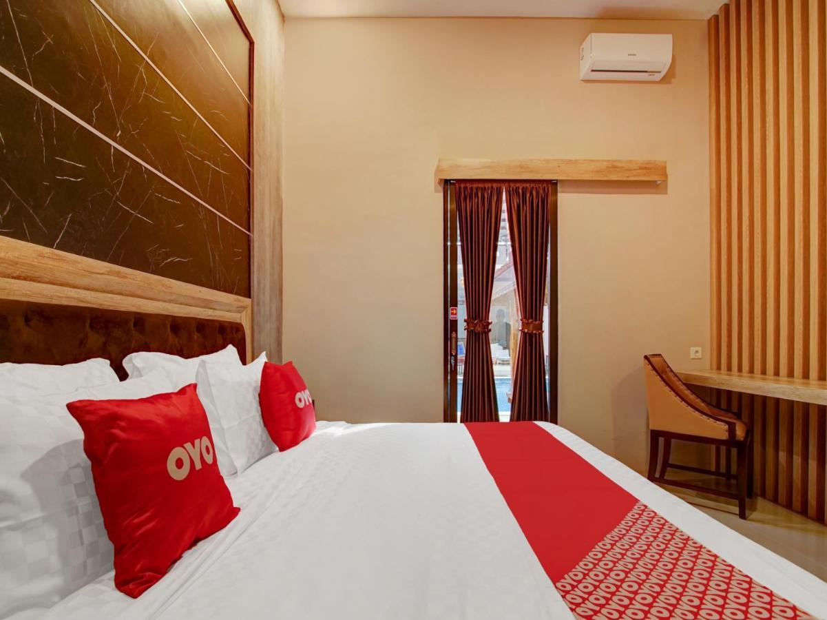 Capital O 90070 Giri Palma Hotel & Villas Malang Exterior photo