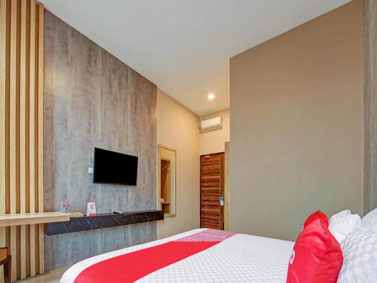 Capital O 90070 Giri Palma Hotel & Villas Malang Exterior photo