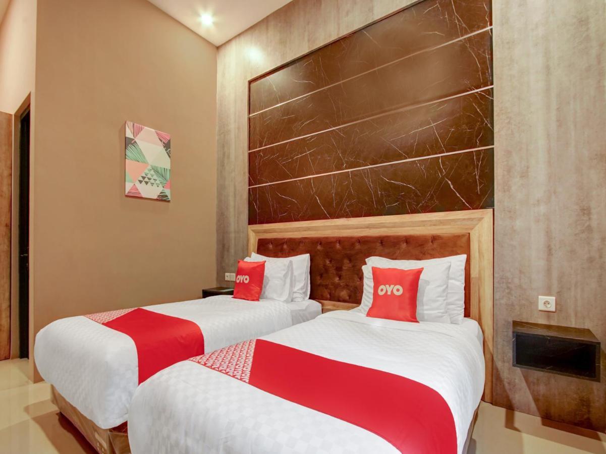 Capital O 90070 Giri Palma Hotel & Villas Malang Exterior photo