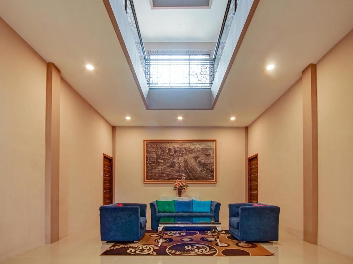 Capital O 90070 Giri Palma Hotel & Villas Malang Exterior photo
